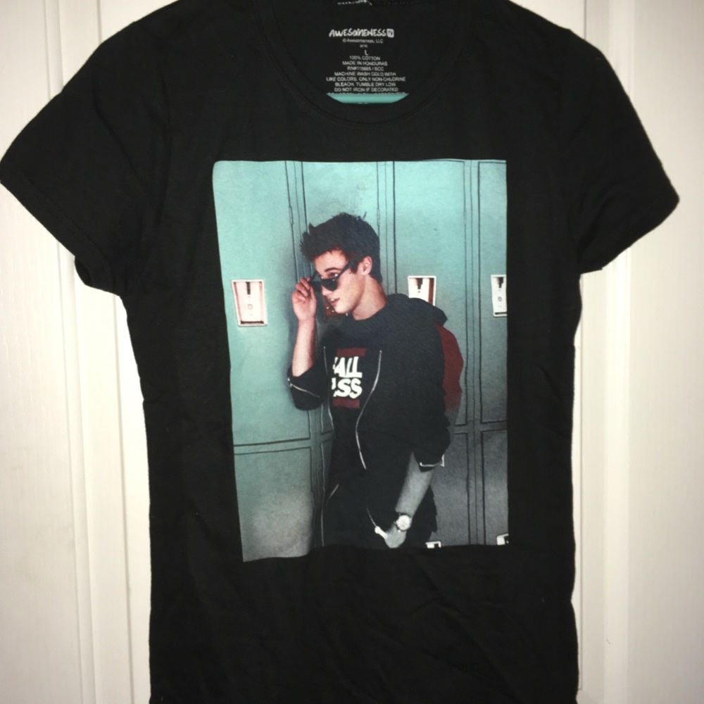 awesomness tv cameron dallas t **NEW**